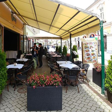 Cherry Apartman Eger Esterno foto