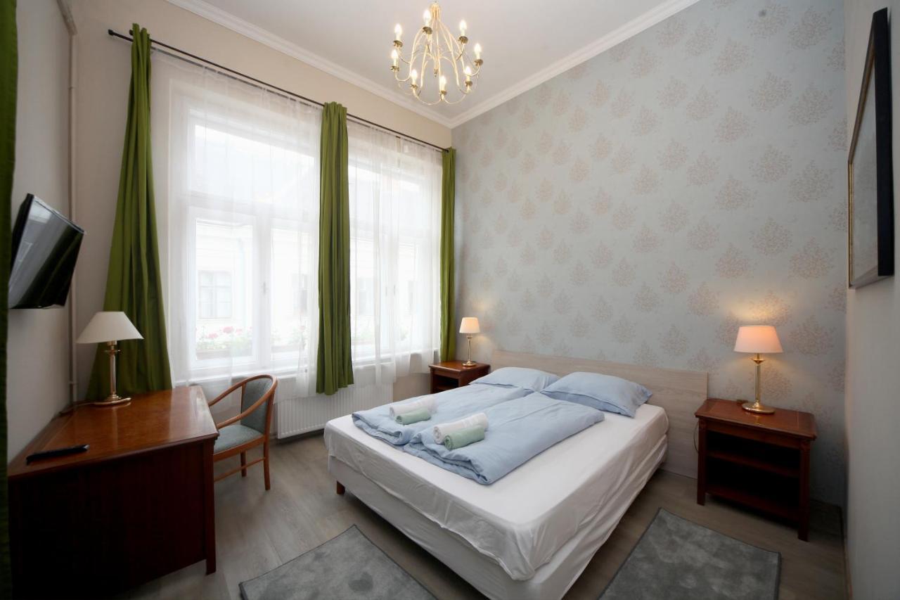 Cherry Apartman Eger Esterno foto